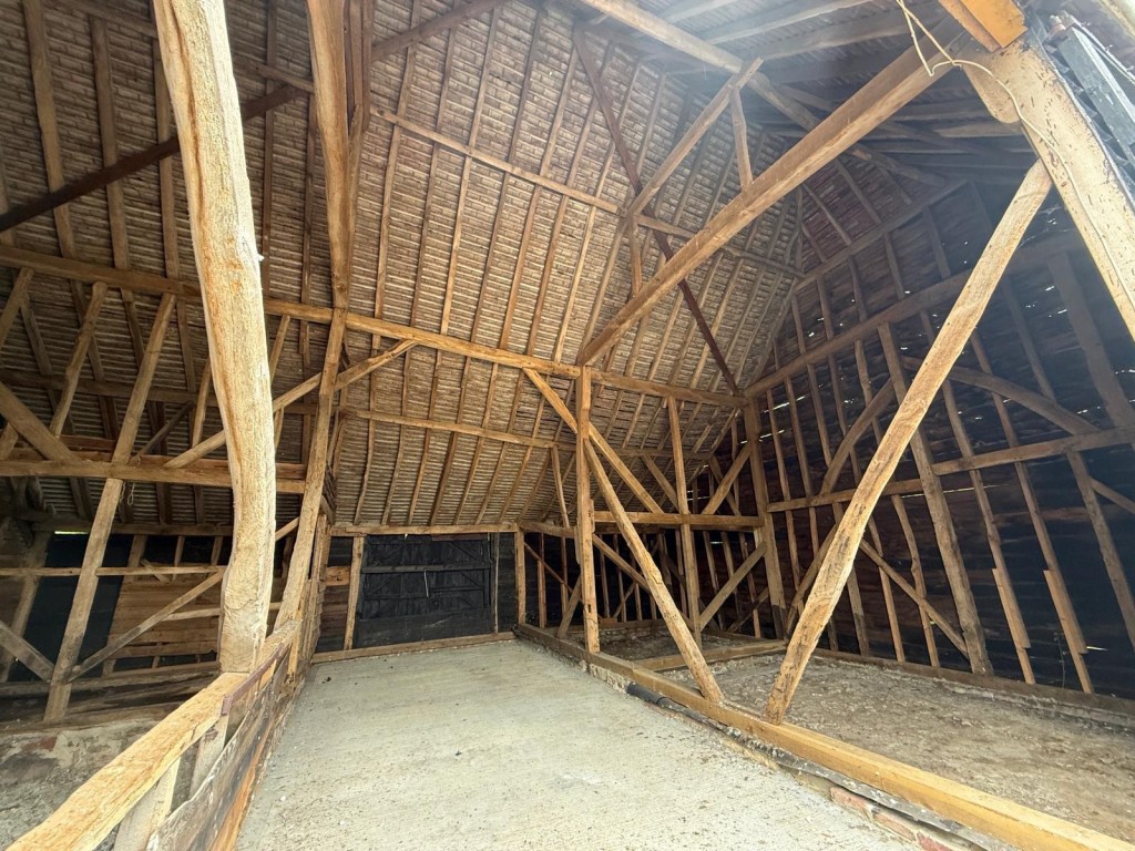 Lot: 67 - BARN AND CARPORT WITH PLANNING FOR FIVE-BEDROOM DETACHED HOUSE - Internal 2